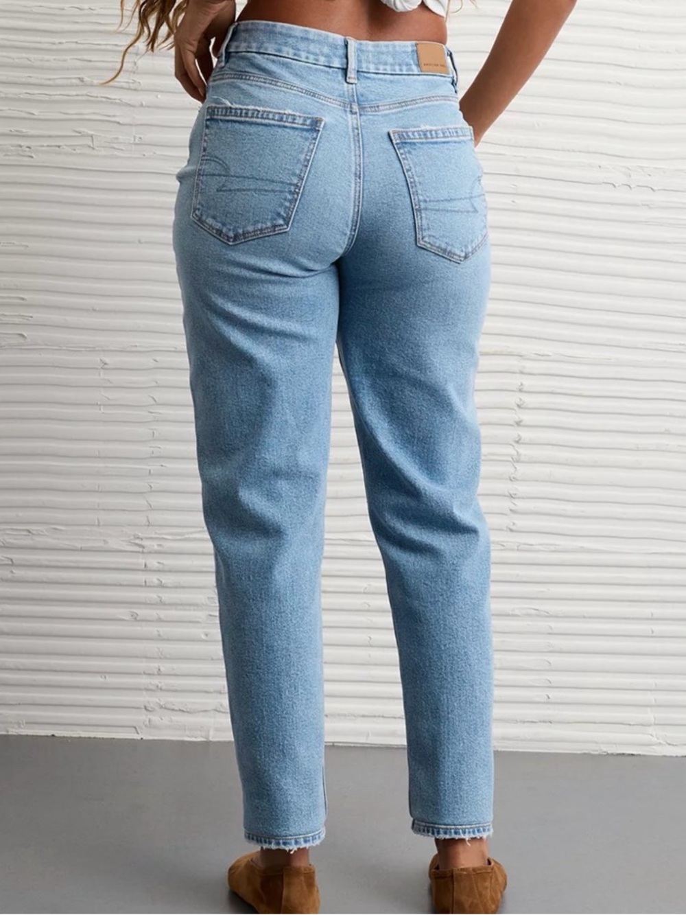 American Eagle Strigid Curvy Mom Jean Size 00 - Blue Breeze